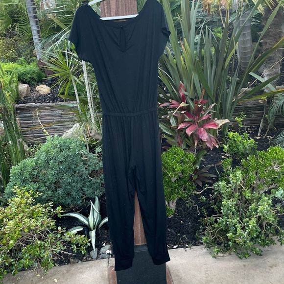 Black short sleeve elastic waist jogger bottom one piece pull-on jumpsuit - Picture 4 of 10